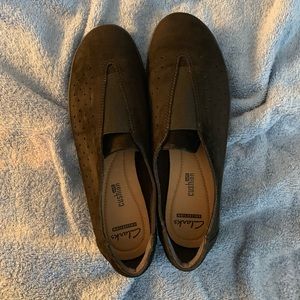 Clarks women black suede sloes size 8